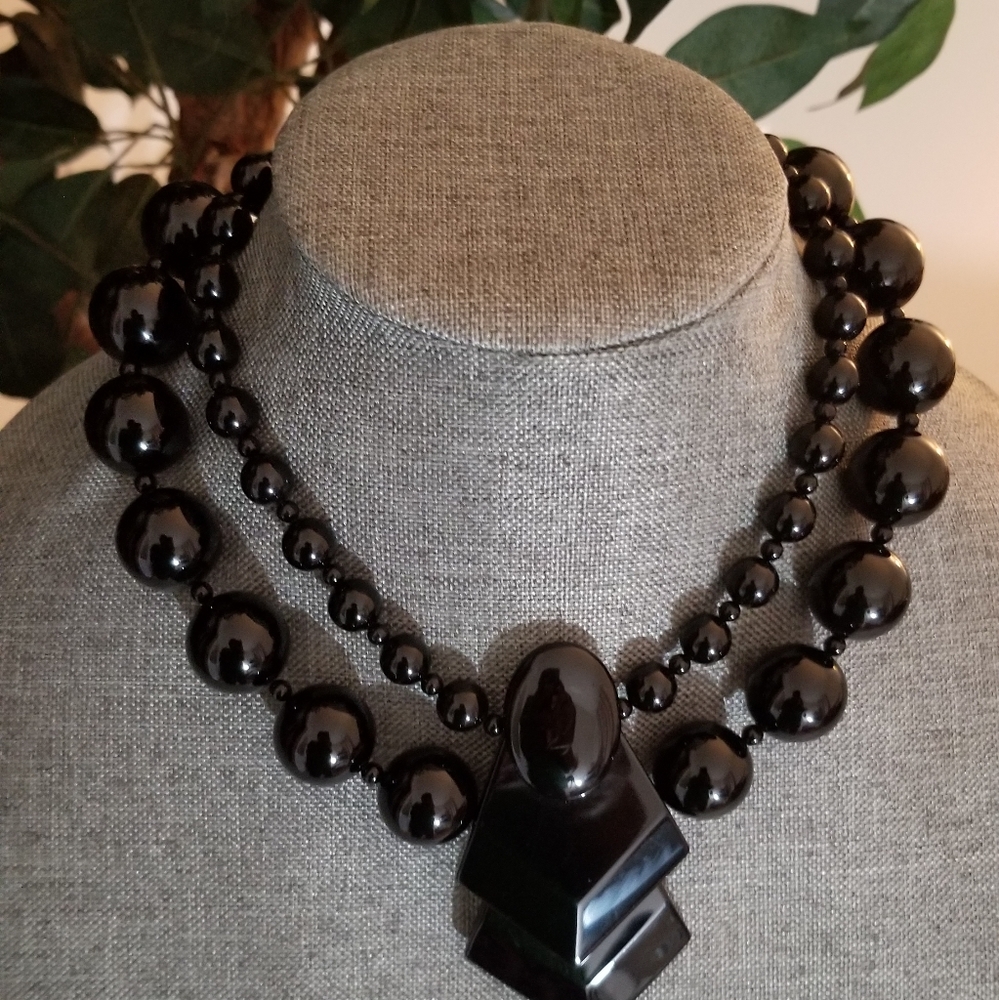 STATEMENT NECKLACE